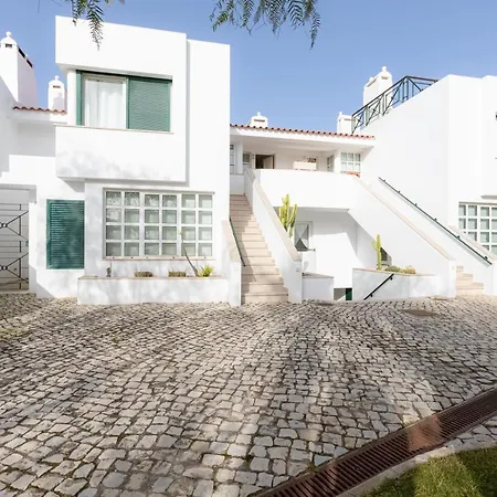 Vilasol - Captain's Wonderful Retreat For 4 With Ac Facing The Gardens Apartmán Quarteira