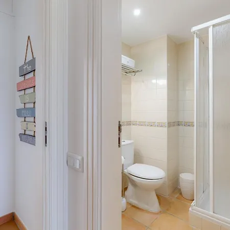 Vilasol - Captain's Wonderful Retreat For 4 With Ac Facing The Gardens Apartment *