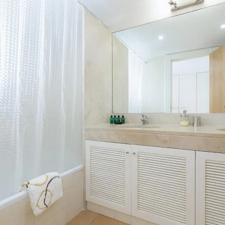 Vilasol - Captain's Wonderful Retreat For 4 With Ac Facing The Gardens Apartment *